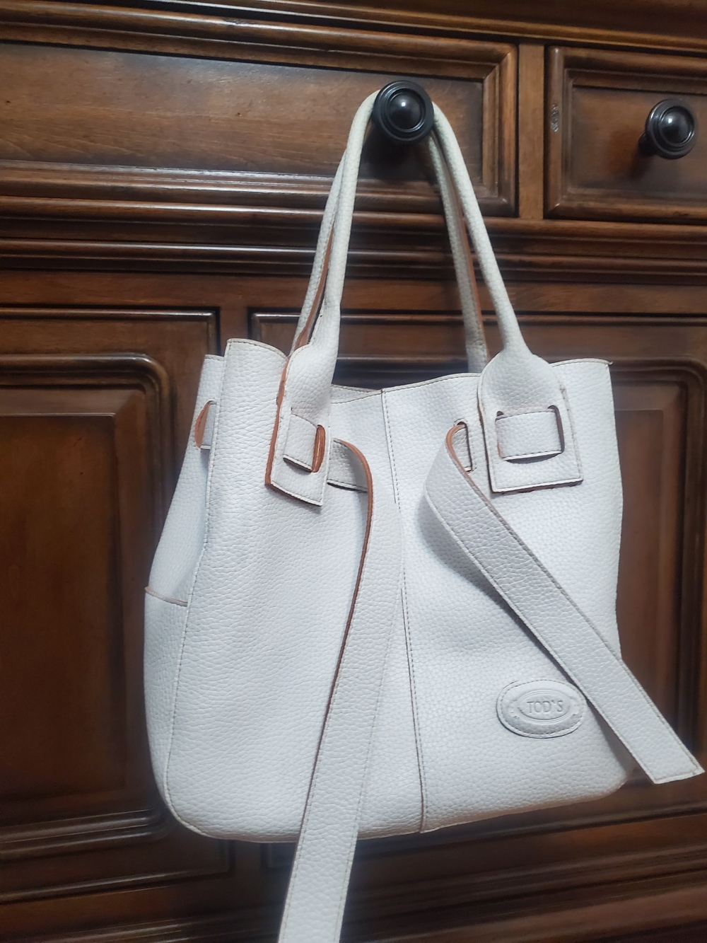 TOD'S White Pebbled Leather Shoulder Tote